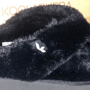 Black NWOT UGG Flip flops